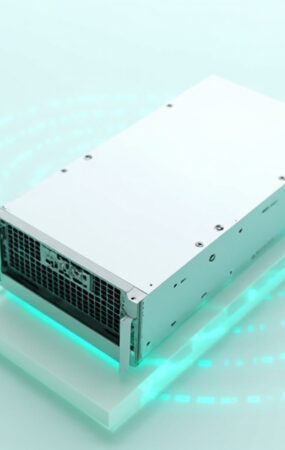 Servidor rack iluminado con anillos de datos concéntricos verdes