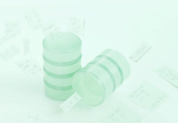 Cilindros de base de datos translúcidos en tonos menta con tarjetas de resultados SQL flotando al lado